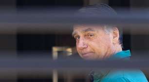 Mais de 100 atendimentos médicos e 7 pedidos de prisão domiciliar: Como foram os dias de cela de Bolsonaro