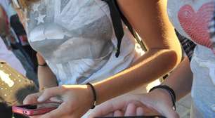 6 em cada 10 países proíbem uso de celular nas escolas, diz Unesco