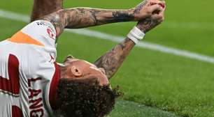 Jogador do Galatasaray sofre amputação parcial de dedo após choque na Champions; veja vídeo