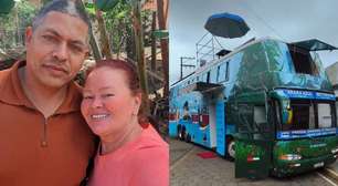 Casal transforma ônibus em casa até com piscina para viajar pelo mundo: 'Temos enjoo de ficar parado'
