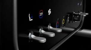 Primeira Ferrari elétrica da história se chama Luce e tem interior criado por designer do iPhone