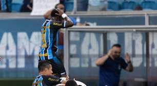 Marlon, do Grêmio, sofre lesão chocante em partida contra o Vitória pelo Brasileirão