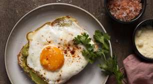 Gema alaranjada significa que o ovo está estragado? Nutricionista responde