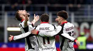 Milan bate o Torino e segue na caça à Inter no Italiano