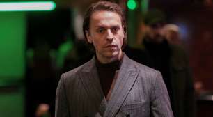 Reha se revolta ao flagrar Atilla e Karsu juntos e ameaça o rival; saiba reação do vilão: resumo do capitulo de segunda-feira (23/03) da novela 'Coração de Mãe'