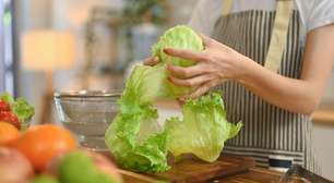 Alface murcha nunca mais: o truque da água gelada para testar hoje