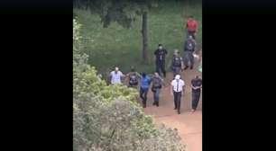 Vídeo mostra correria e prisão de suspeito em fuga após invadir Colégio Santa Cruz, em SP
