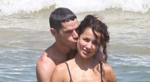 José Loreto e Fernanda Marques são flagrados aos beijos em praia do Rio; veja