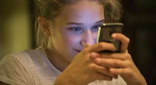 Agora sabemos a partir de que idade os efeitos dos celulares na saúde mental das crianças mudam radicalmente: aos 16 anos
