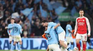 Joia de 21 anos faz dois e Manchester City bate Arsenal para faturar Copa da Liga Inglesa
