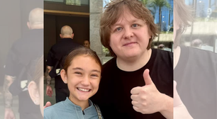 Enteada de Jorginho posa com Lewis Capaldi depois de acusação de 'destrato' por Chappell Roan