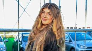 Filha de Grazi Massafera e Cauã Reymond, Sofia repete look all black no Lollapalooza 2026 e, de shortinho, deixa machucados nas pernas em evidência