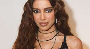 Anitta usa bolsa em forma de zebra de R$ 2,6 mil na 2ª festa de aniversário