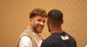 Léo Pereira erra look em jantar da CBF e ganha 'olhares' de Ancelotti