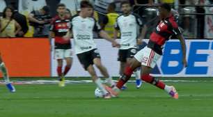 Veja análise do VAR na expulsão de Evertton Araújo em Corinthians x Flamengo