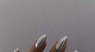 Unhas cromadas: 8 ideias perfeitas da nail art que virou a nova febre