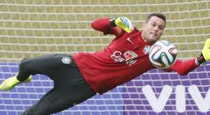 Ex-goleiro da Seleção faz lobby por convocação de Fábio, do Fluminense