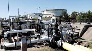 UE critica Eslováquia por adotar preços diferenciados de combustíveis a estrangeiros após danos ao oleoduto