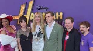 Miley Cyrus brilha junto ao elenco de "Hannah Montana" na première do especial da série; veja vídeos