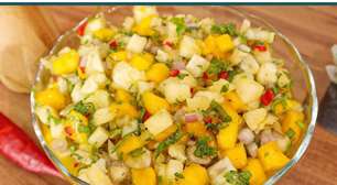 Salada tropical, uma opção de acompanhamento refrescante com um toque de frutas que todos amam