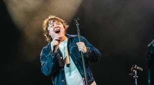 Lewis Capaldi traz calma e cura coletiva ao Lollapalooza 2026