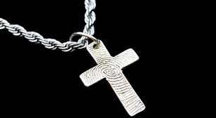 Como a proibição de símbolos religiosos gerou debate constitucional no Canadá