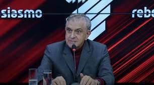 Athletico-PR 'chuta' treinador que cai atirando e ostenta trabalho: "Com orgulho"