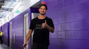 Pato mostra otimismo com Seleção e diz se convocaria Neymar: "Acredito muito nele"