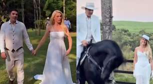 Botas com corselet &amp; vestido fluido romântico: os dois vestidos de noiva usados por Ana Hickmann em ensaio pré-wedding