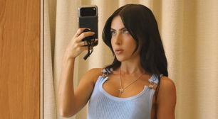 Jade Picon chama atenção com vestido canelado e bolsa de R$ 45,5 mil