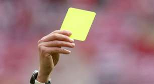 Jogador recebe dois cartões amarelos e não é expulso em jogo do Sport; veja