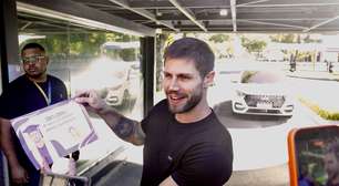 BBB 26: Jonas Sulzbach recebe diploma da 5ª série na Globo; veja fotos