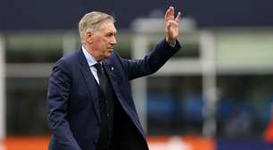 Ancelotti minimiza críticas e elogia atuações de Vini Jr. e Raphinha