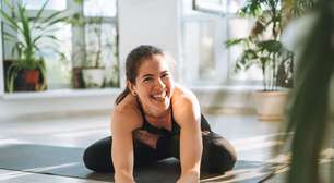 Yoga na menopausa: descubra como a prática beneficia o corpo e a mente