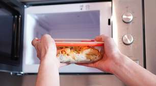 Como saber quais plásticos não podem ser colocados no micro-ondas (e evitar riscos ao aquecer alimentos)