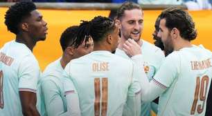 Com um a menos, França se impõe e vence o desfalcado Brasil