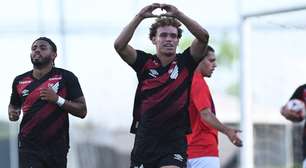 Athletico-PR mostra serviço contra Paraná Clube e Rhichey define