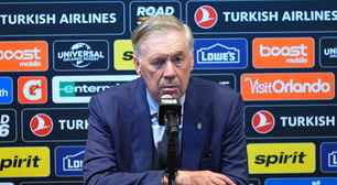 Ancelotti elogia atuações de Raphinha e Vinícius Júnior em derrota para a França