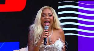 Novo 'Superpop' entretém e acerta no cenário, mas iluminação prejudica Cariúcha