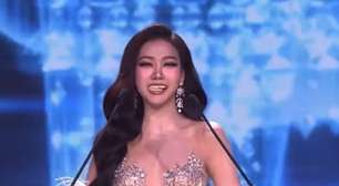 Dentadura de candidata a Miss Grand Thailand 2026 solta no meio do discurso