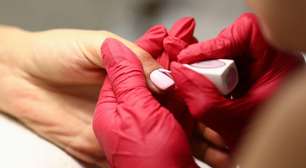 Final de semana no salão? 7 cuidados com as unhas e sua saúde