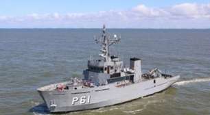 Navio de guerra da Marinha atraca em Porto Alegre