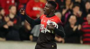 Flamengo monitora atacante Viveros, do Athletico-PR