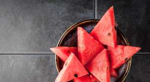 Chá de melancia funciona mesmo? Descubra os benefícios para o corpo