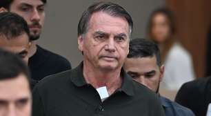 Bolsonaro recebe alta de hospital em Brasília e passa a cumprir prisão domiciliar