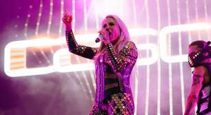 Ícone dos anos 2000, vocalista do Cascada abre o jogo sobre carreira, vida pessoal e 1º show no Brasil