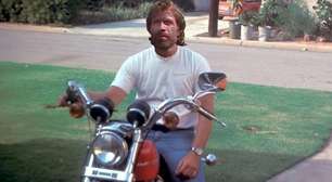 Apaixonado por motos, Chuck Norris subia em sua Harley até para eventos beneficentes