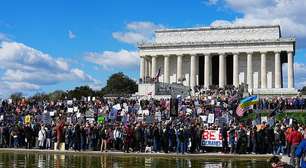 As imagens dos protestos contra Donald Trump que reúnem milhares nos EUA