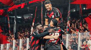 Athletico impõe ritmo e goleia o Botafogo na Arena da Baixada