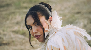 Dora Sanches transforma o "ghosting" em composição: ouça o novo single 'Passarinho'